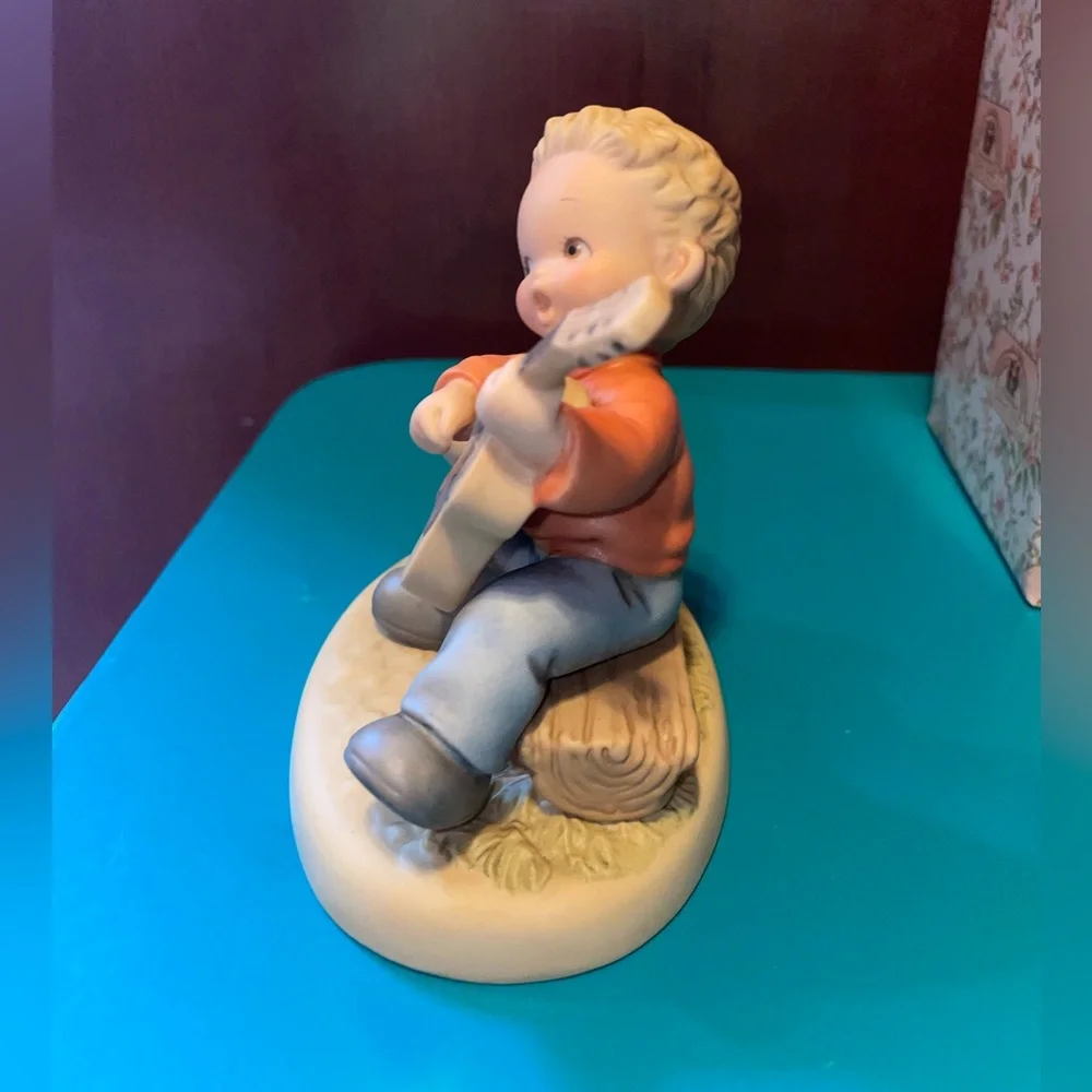 🎸New Memories of Yesterday Charming Figurine of Boy with Guitar and Dog - Picture 6 of 6